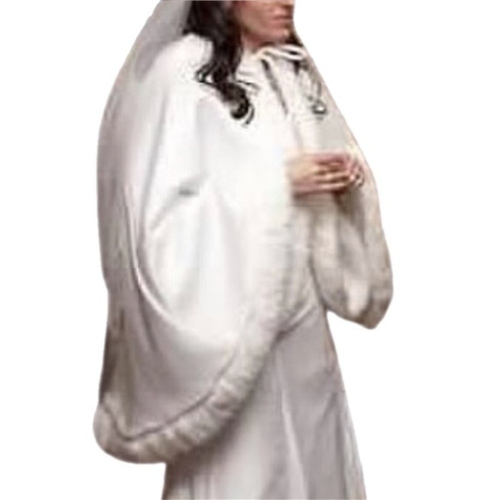 Reversible White Bridal Wedding Cape Faux Fur Trim Satin White & Faux Fur​​​​​ - Picture 13 of 14